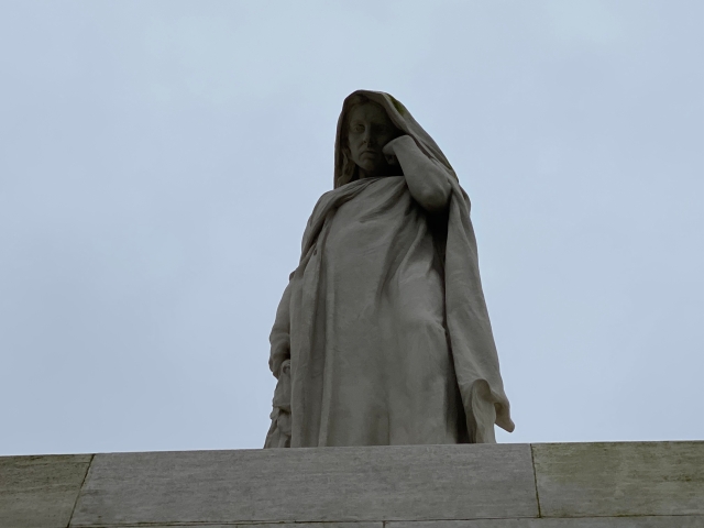 This image has an empty alt attribute; its file name is vimy-ridge-symbolic-figure-of-canada-1.jpg