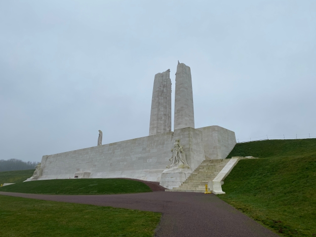 This image has an empty alt attribute; its file name is vimy-ridge-upper-full-shot-from-the-front-1.jpg